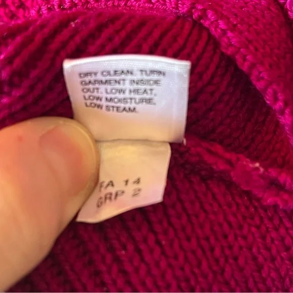 ST. JOHN vneck 100% wool sweater pink magenta size medium womens designer - Picture 5 of 6